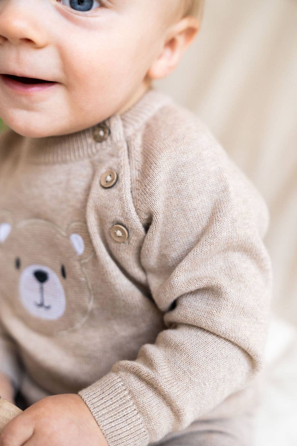 Teddy Bear Applique Baby Raglan Pullover (Organic Cotton): Oat Heather